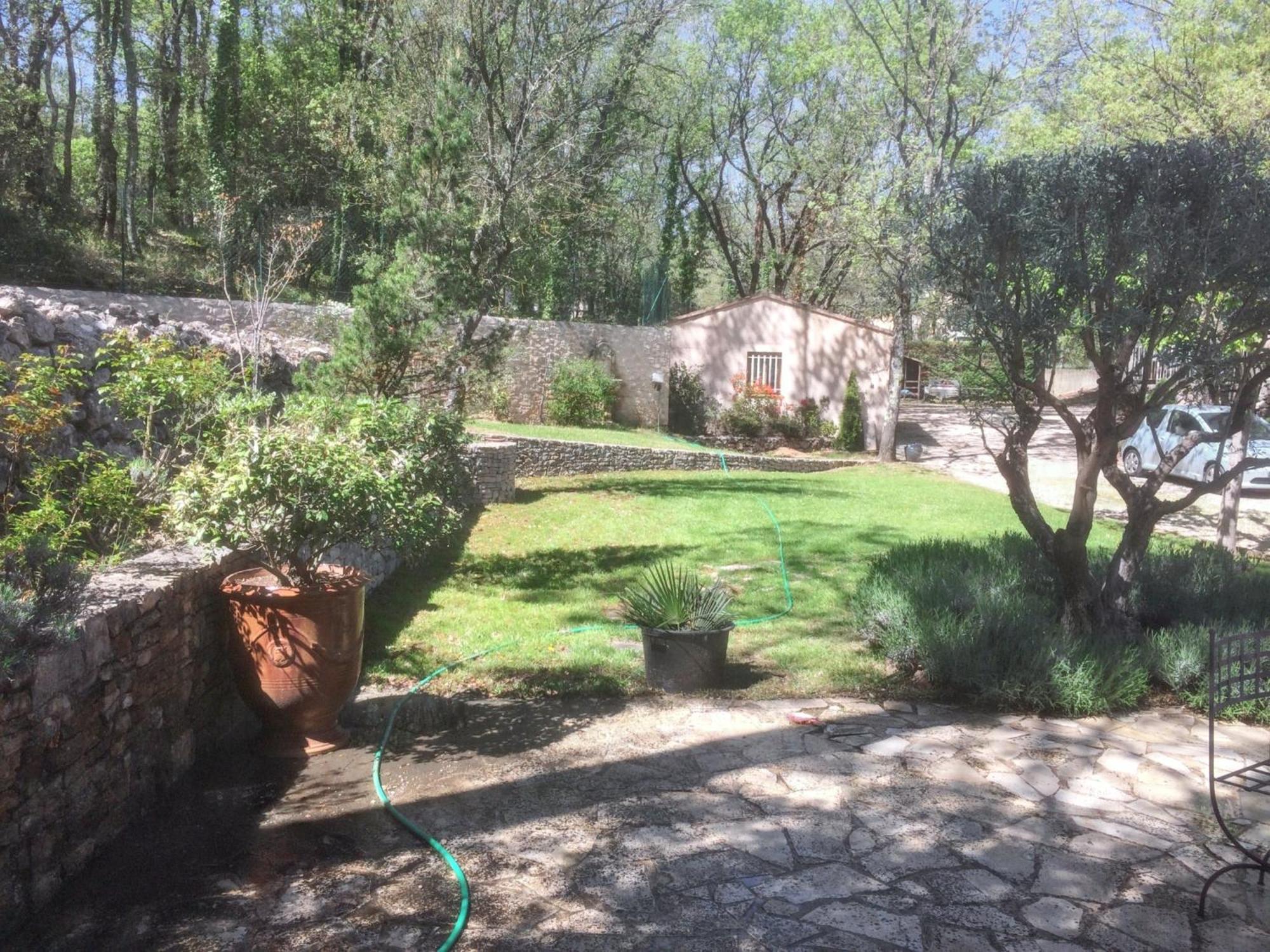 Villa Spacieuse Avec Piscine A Saint Maximin Esterno foto