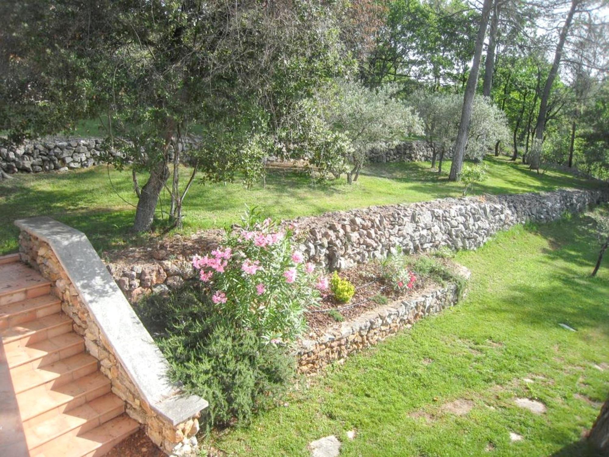 Villa Spacieuse Avec Piscine A Saint Maximin Esterno foto